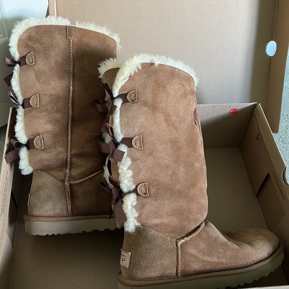 Embroidered Ugg Bailey Bow Tall - Picture 6 of 11